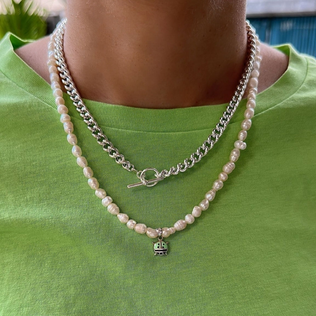 Curved chain with T closure