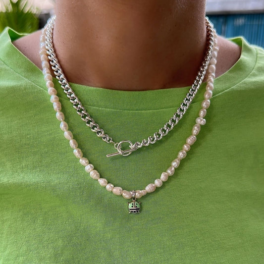 Curved chain with T closure